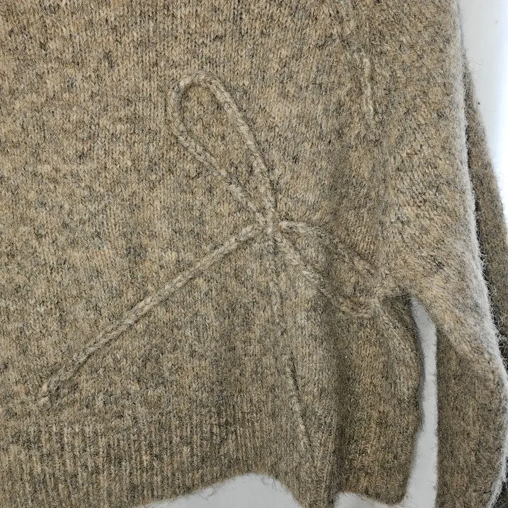 American Eagle Women's Cozy Bow Sweater Size Large